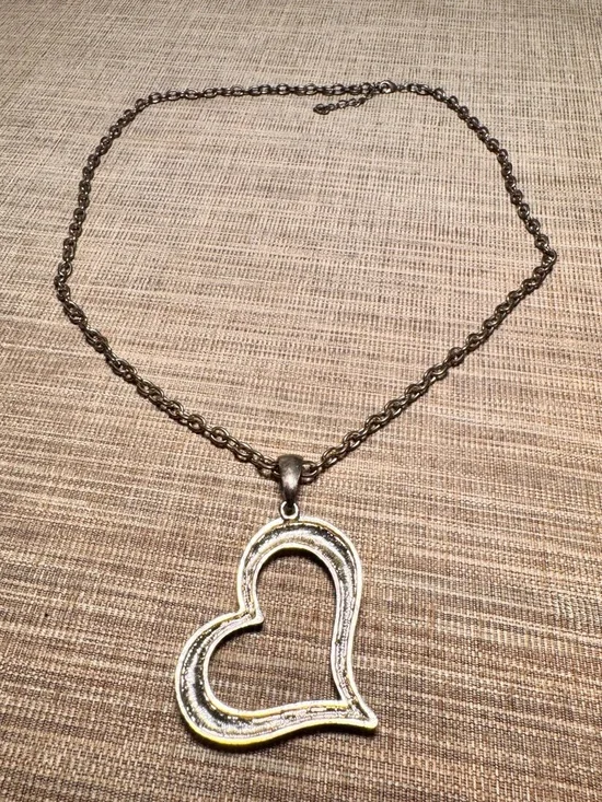 Chunky Gold Tone Rhinestone Heart Pendant Necklace - Picture 3 of 6